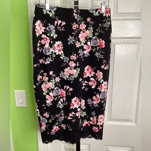 Express Black Floral Lace Hem Pencil Skirt, size 6